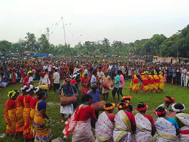 নওগাঁর পত্নীতলায় নেচে গেয়ে কারাম উদযাপন